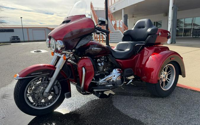 2018 Harley-Davidson® Tri Glide® Ultra Wicked Red/Twisted Cherry