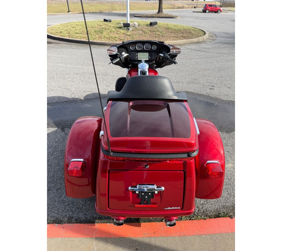 2018 Harley-Davidson® Tri Glide® Ultra Wicked Red/Twisted Cherry