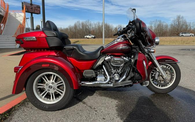 2018 Harley-Davidson® Tri Glide® Ultra Wicked Red/Twisted Cherry
