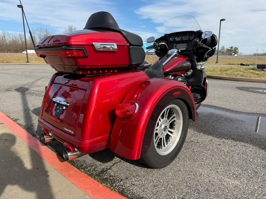 2018 Harley-Davidson® Tri Glide® Ultra Wicked Red/Twisted Cherry