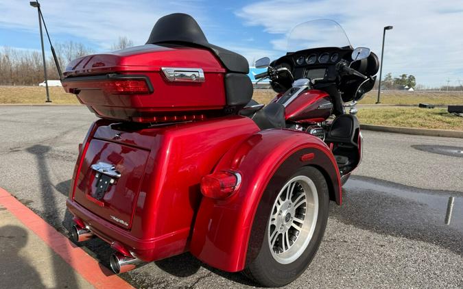 2018 Harley-Davidson® Tri Glide® Ultra Wicked Red/Twisted Cherry
