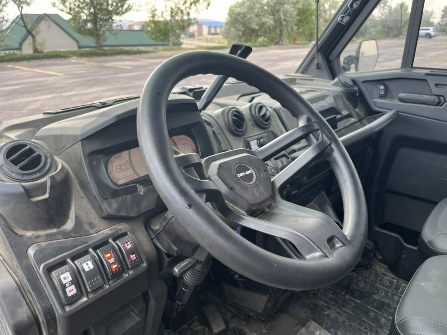 2025 Can-Am Defender Limited HD10