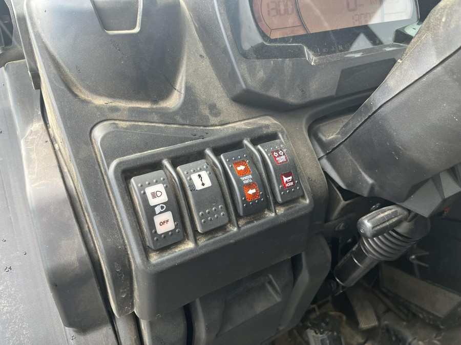 2025 Can-Am Defender Limited HD10