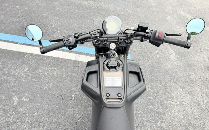 2023 Husqvarna SVARTPILEN 401