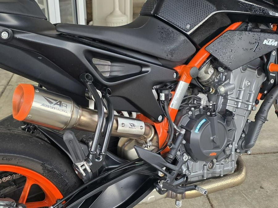 2022 KTM Duke 890 R