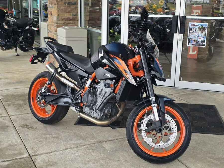 2022 KTM Duke 890 R