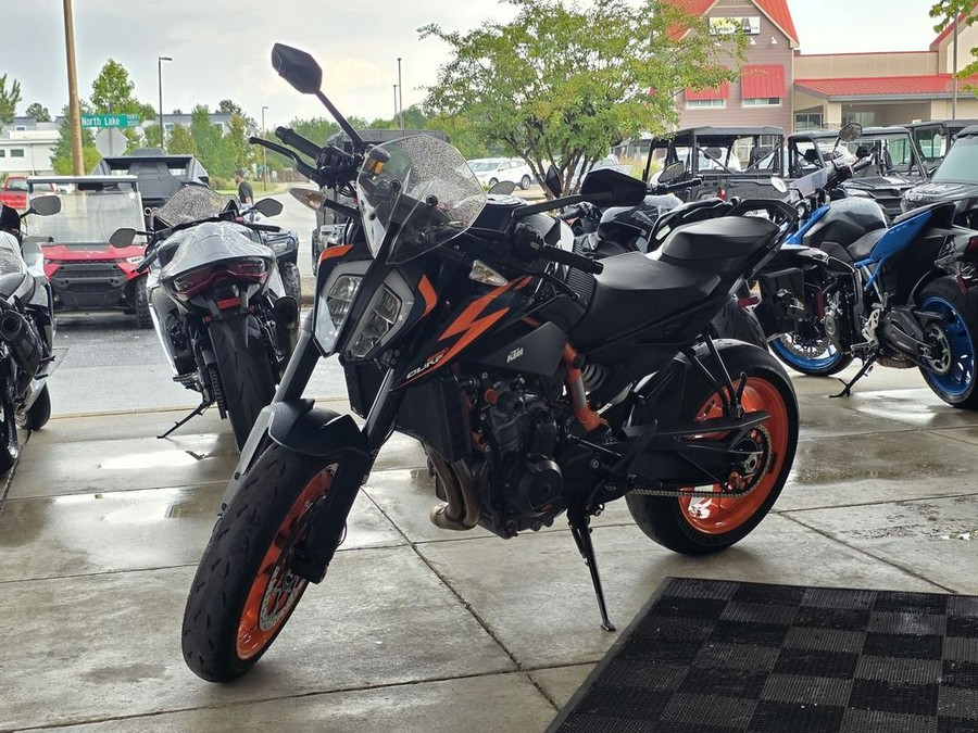 2022 KTM Duke 890 R