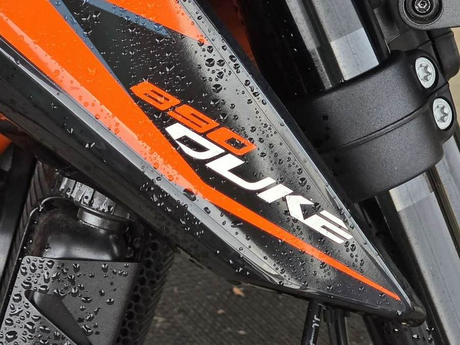 2022 KTM Duke 890 R