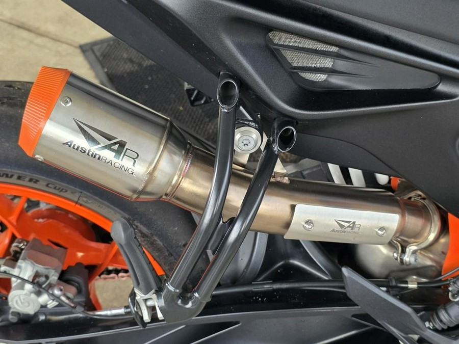 2022 KTM Duke 890 R