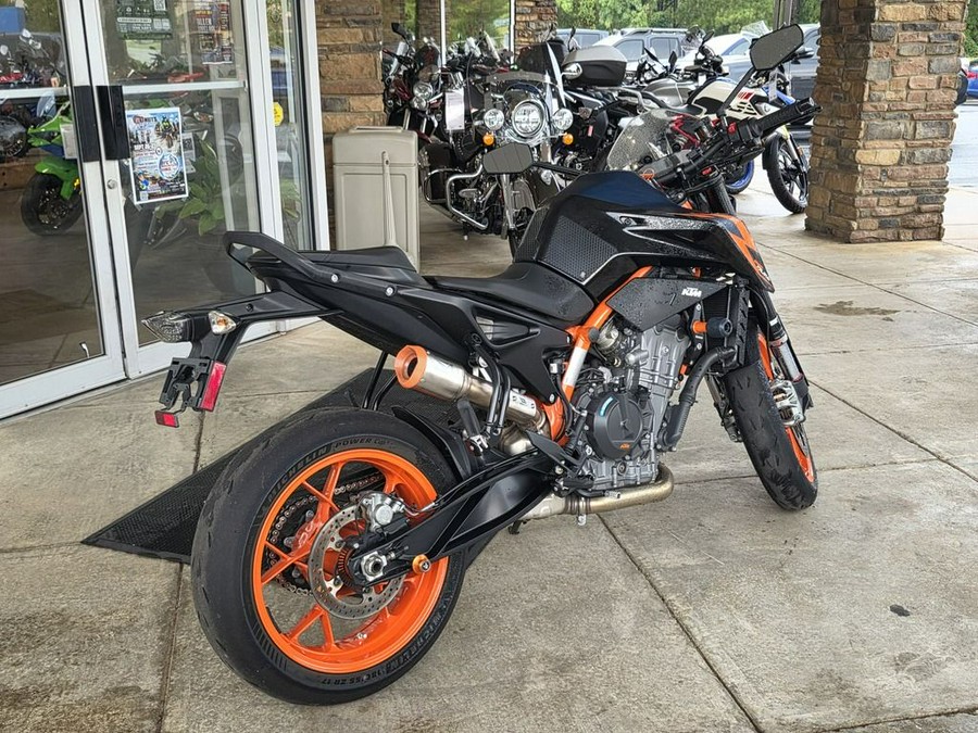 2022 KTM Duke 890 R