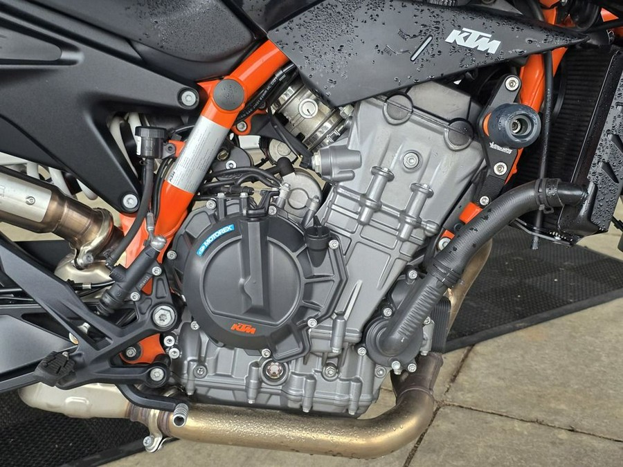 2022 KTM Duke 890 R