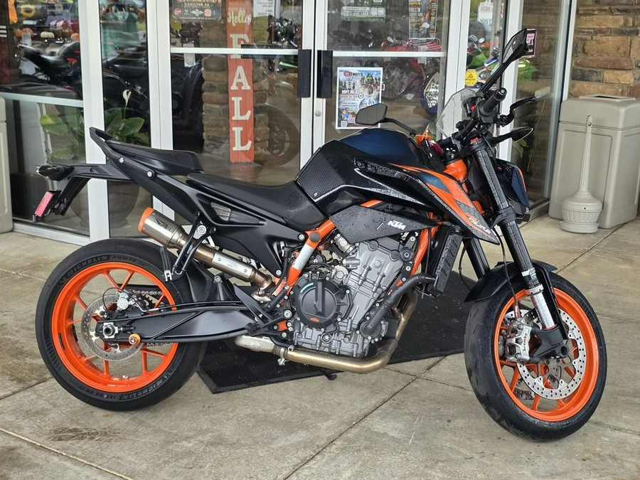 2022 KTM Duke 890 R