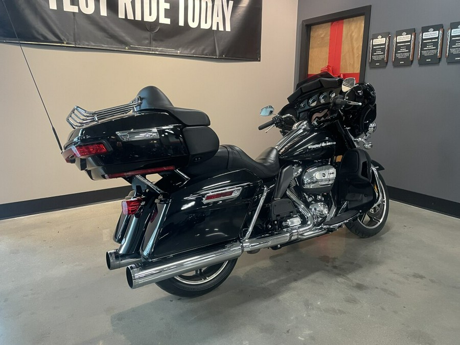 2022 Harley-Davidson® Ultra Limited Vivid Black