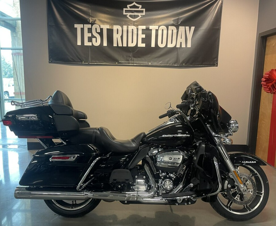 2022 Harley-Davidson® Ultra Limited Vivid Black