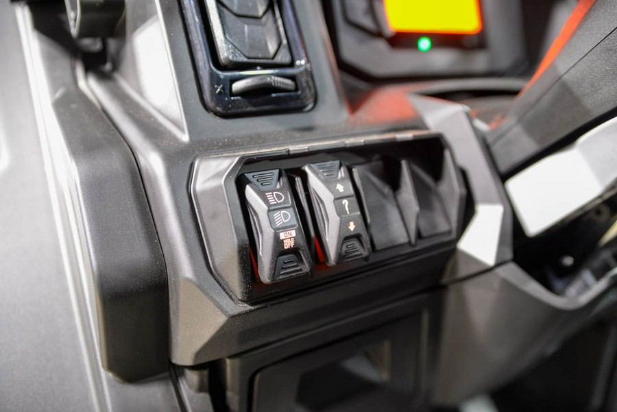 2026 Can-Am Defender XT CAB HD11
