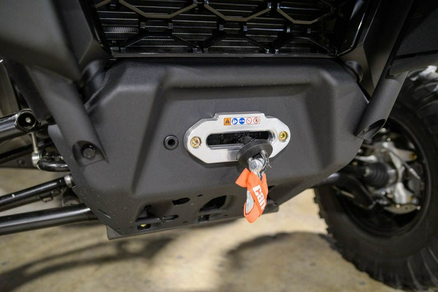 2026 Can-Am Defender XT CAB HD11