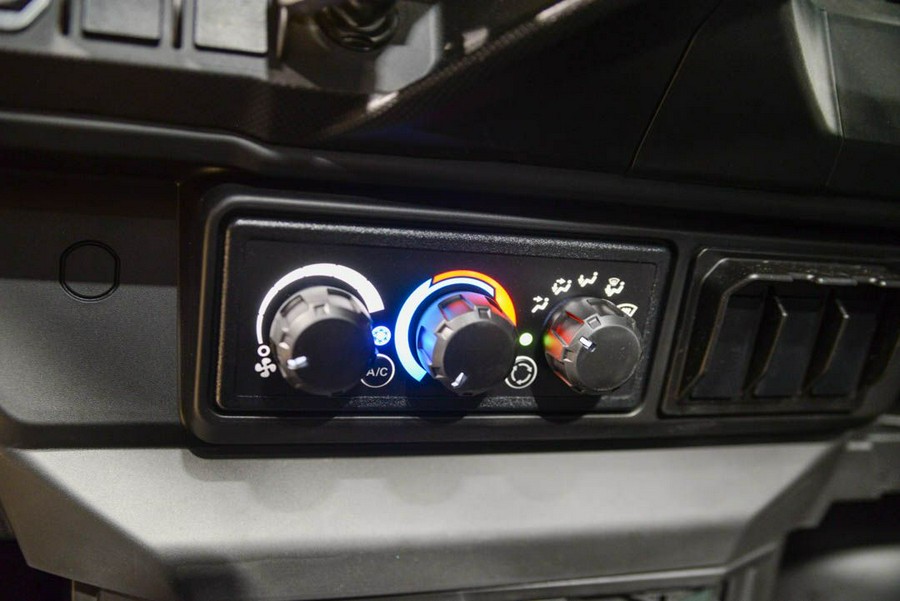 2026 Can-Am Defender XT CAB HD11