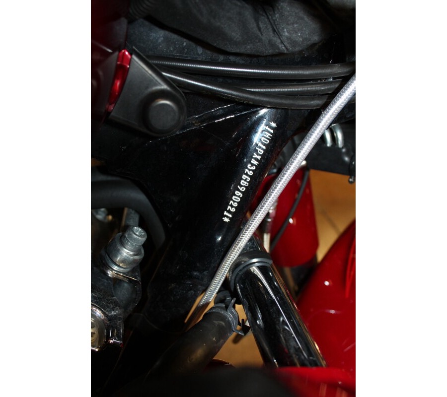 Harley-Davidson® CVO™ Street Glide® 2016 FLHXSE 960221A ATMCRED/CNDYAPL W/PINSTRIPE