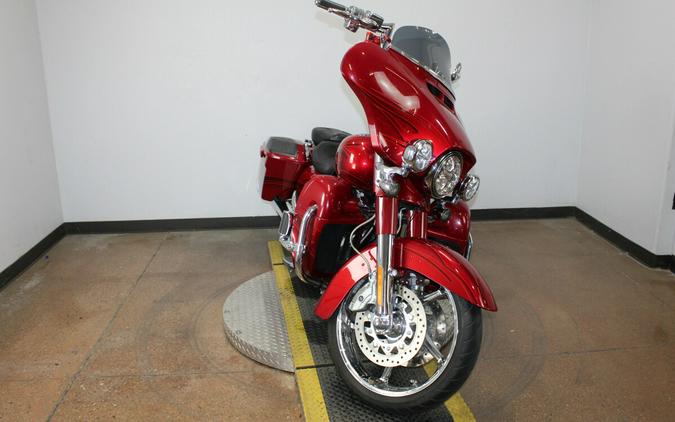Harley-Davidson® CVO™ Street Glide® 2016 FLHXSE 960221A ATMCRED/CNDYAPL W/PINSTRIPE