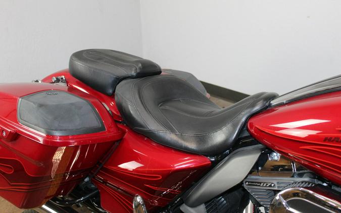 Harley-Davidson® CVO™ Street Glide® 2016 FLHXSE 960221A ATMCRED/CNDYAPL W/PINSTRIPE