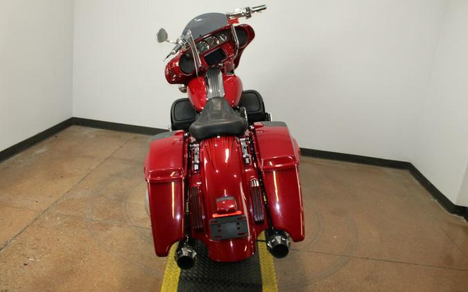 Harley-Davidson® CVO™ Street Glide® 2016 FLHXSE 960221A ATMCRED/CNDYAPL W/PINSTRIPE