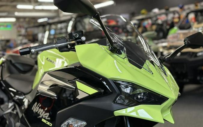 2026 Kawasaki Ninja® 500 ABS Metallic Yellowish Green/Ebony