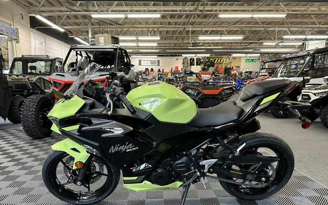 2026 Kawasaki Ninja® 500 ABS Metallic Yellowish Green/Ebony