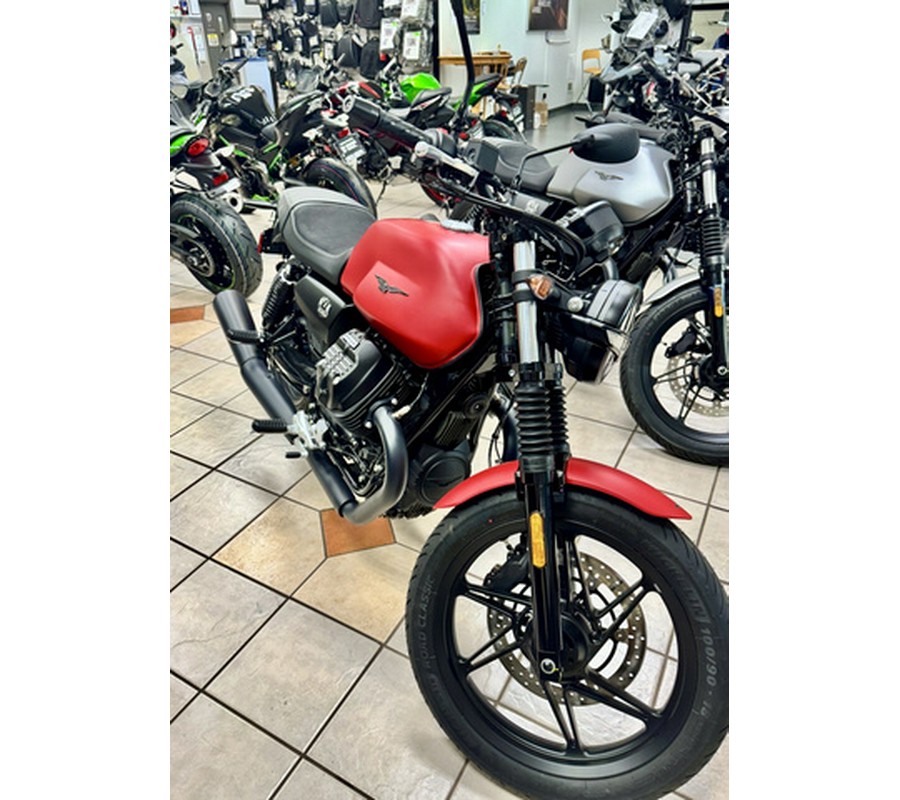2023 Moto Guzzi V7 Stone