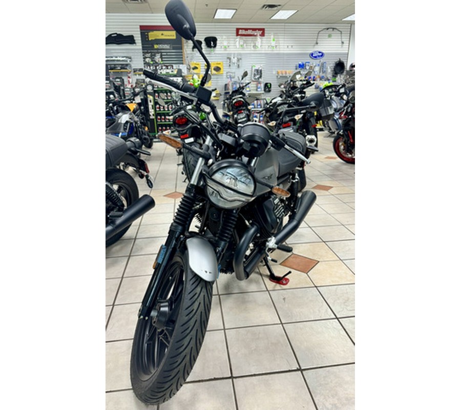 2023 Moto Guzzi V7 Stone