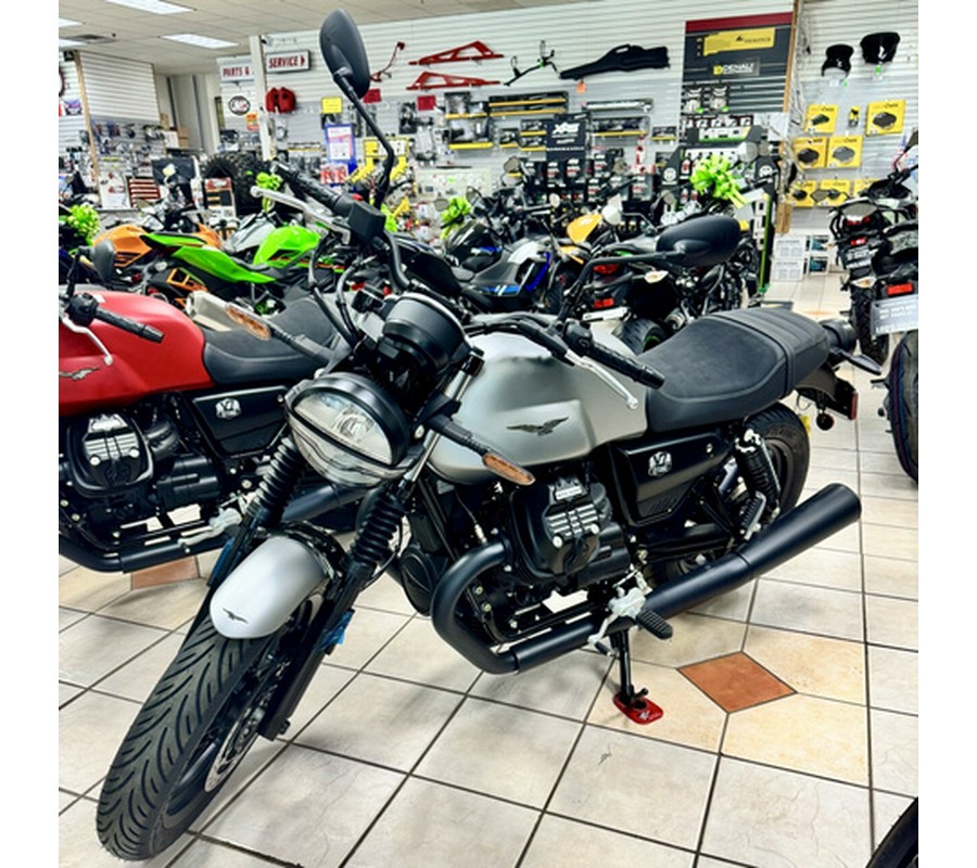 2023 Moto Guzzi V7 Stone