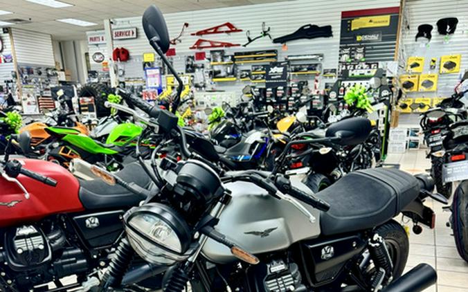 2023 Moto Guzzi V7 Stone