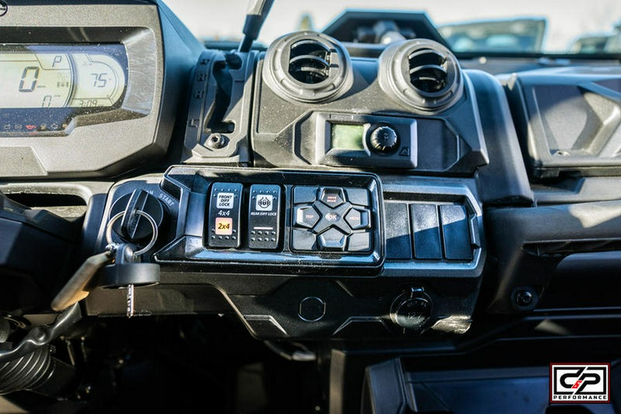 2025 Can-Am® Defender MAX Lone Star Cab HD10