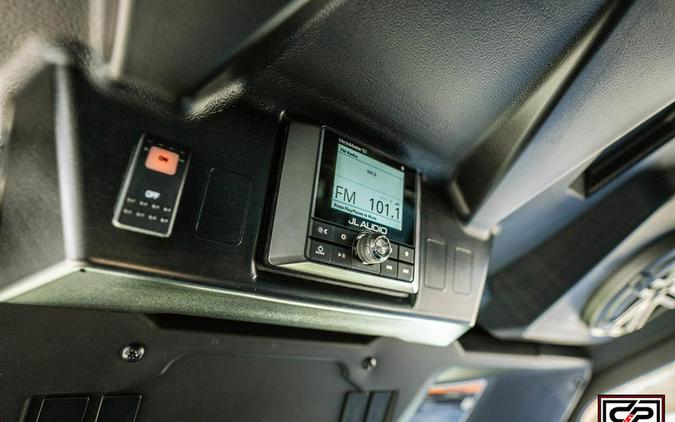 2025 Can-Am® Defender MAX Lone Star Cab HD10