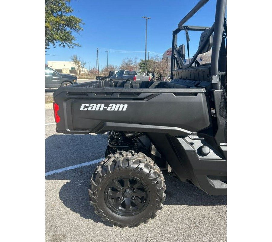 2025 Can-Am Defender DPS HD10