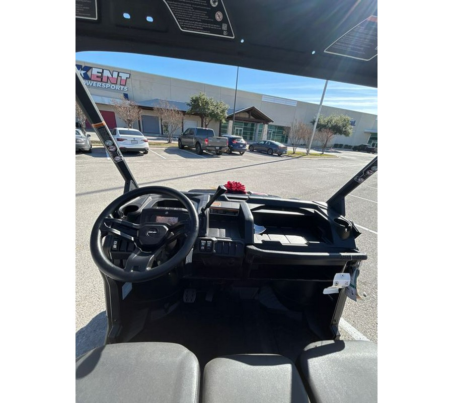 2025 Can-Am Defender DPS HD10