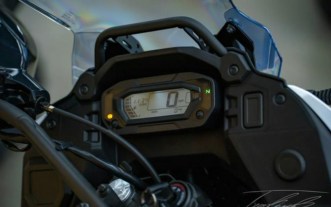 2025 Kawasaki KLR650 Pearl Crystal White/Metallic Carbon Gray A Pearl Crystal WhiteMetallic Carbon Gray