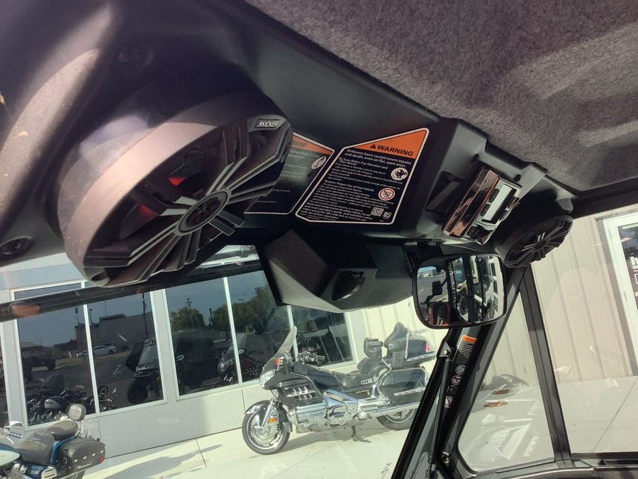 2024 Can-Am Defender MAX Limited HD10