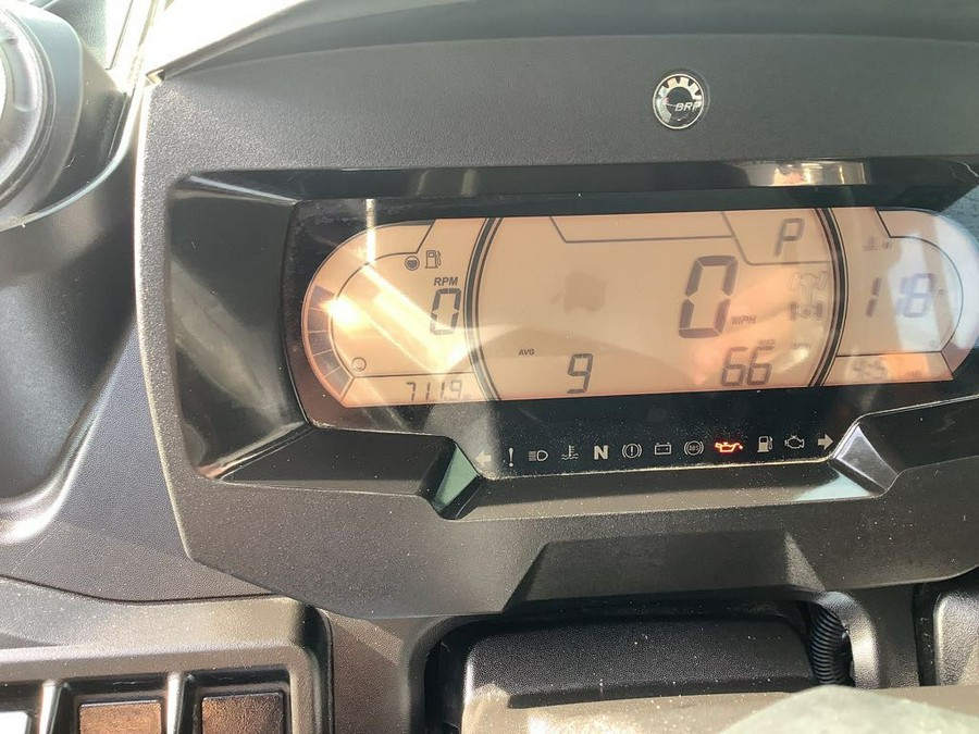 2024 Can-Am Defender MAX Limited HD10