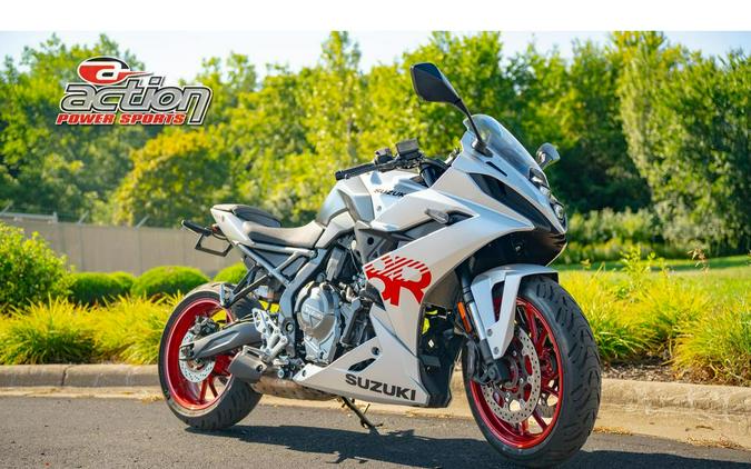 2024 Suzuki GSX-8R SILVER