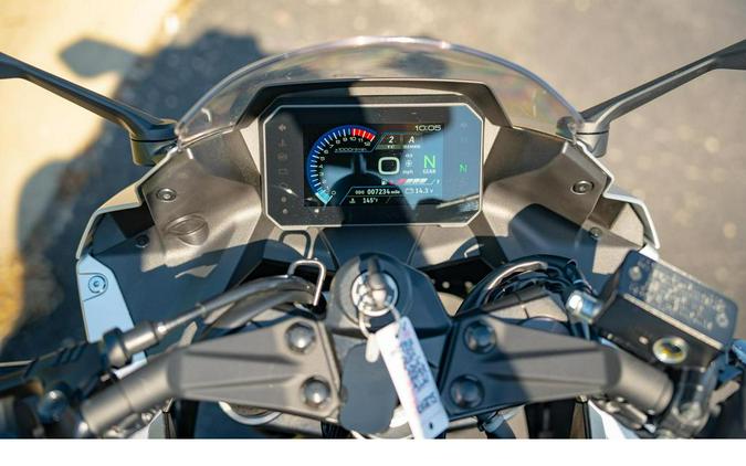 2024 Suzuki GSX-8R SILVER