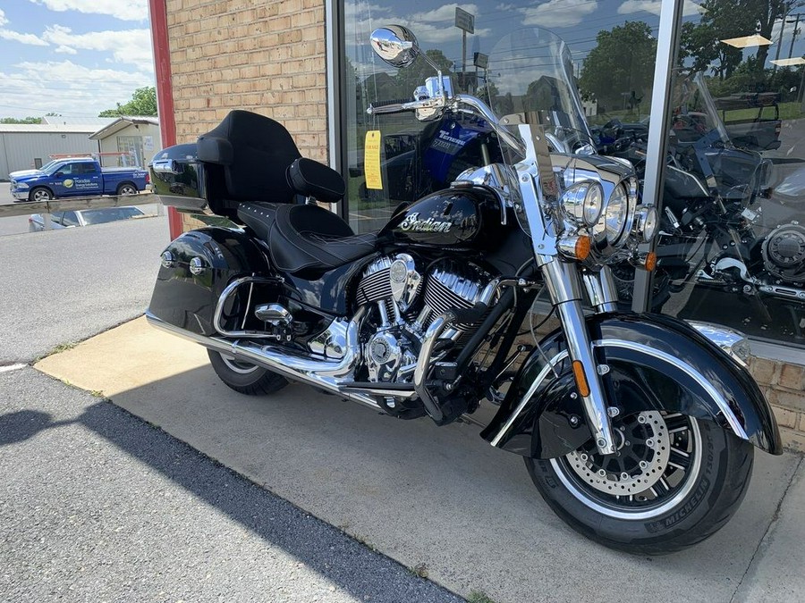 2017 Indian Motorcycle® Springfield™ Thunder Black