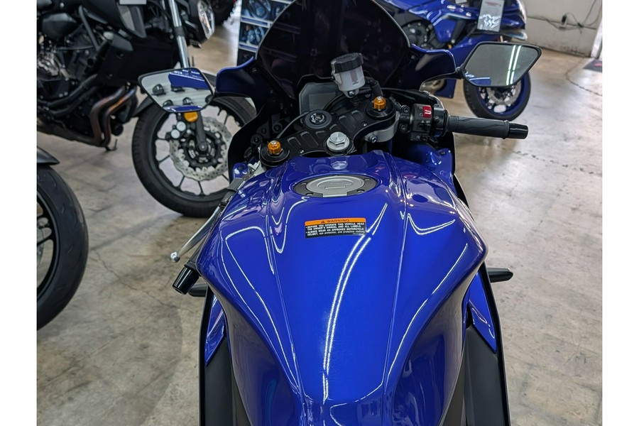 2024 Yamaha YZF-R7 CA