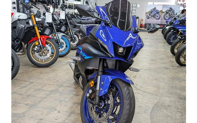 2024 Yamaha YZF-R7 CA