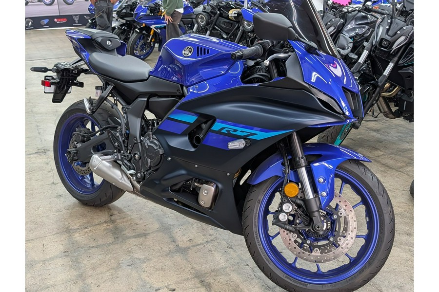 2024 Yamaha YZF-R7 CA