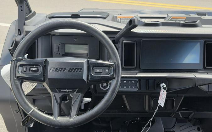 2026 Can-Am Defender MAX Lone Star HD11
