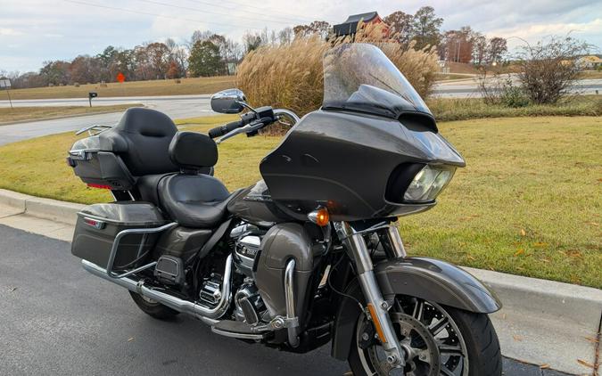 2018 Harley-Davidson® Road Glide® Ultra Industrial Gray