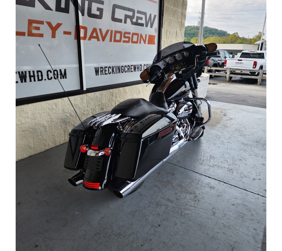 FLHXS 2017 Street Glide® Special