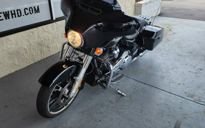 FLHXS 2017 Street Glide® Special