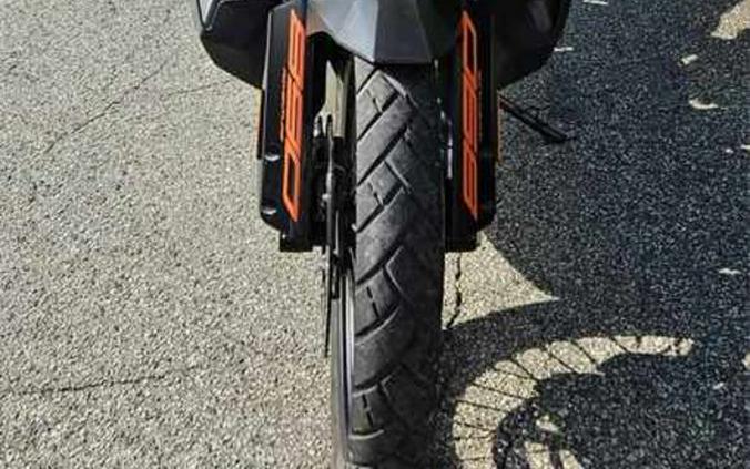 2022 KTM Adventure 890