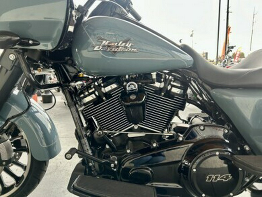 FLTRT 2024 Road Glide 3